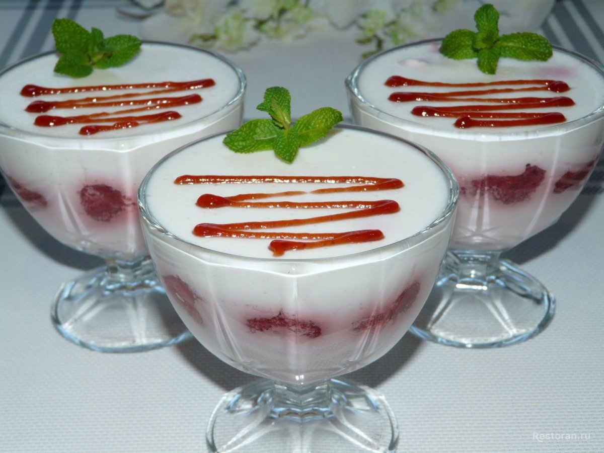 Десерт из желе с фруктами