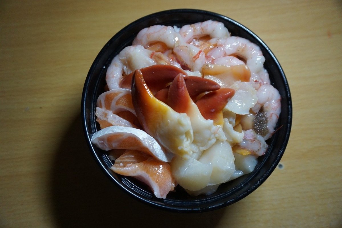 Сырая японская рыба