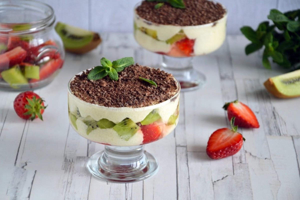 Десерт с зефиром и фруктами