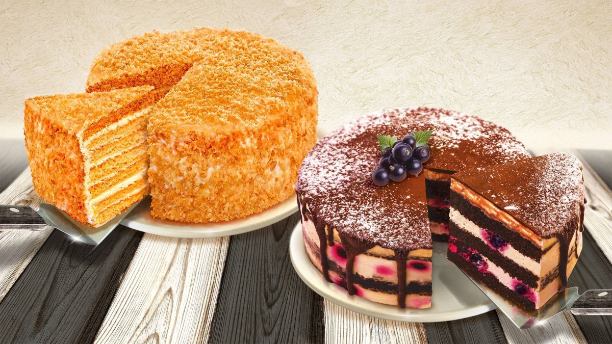 Кусок торта с клубникой