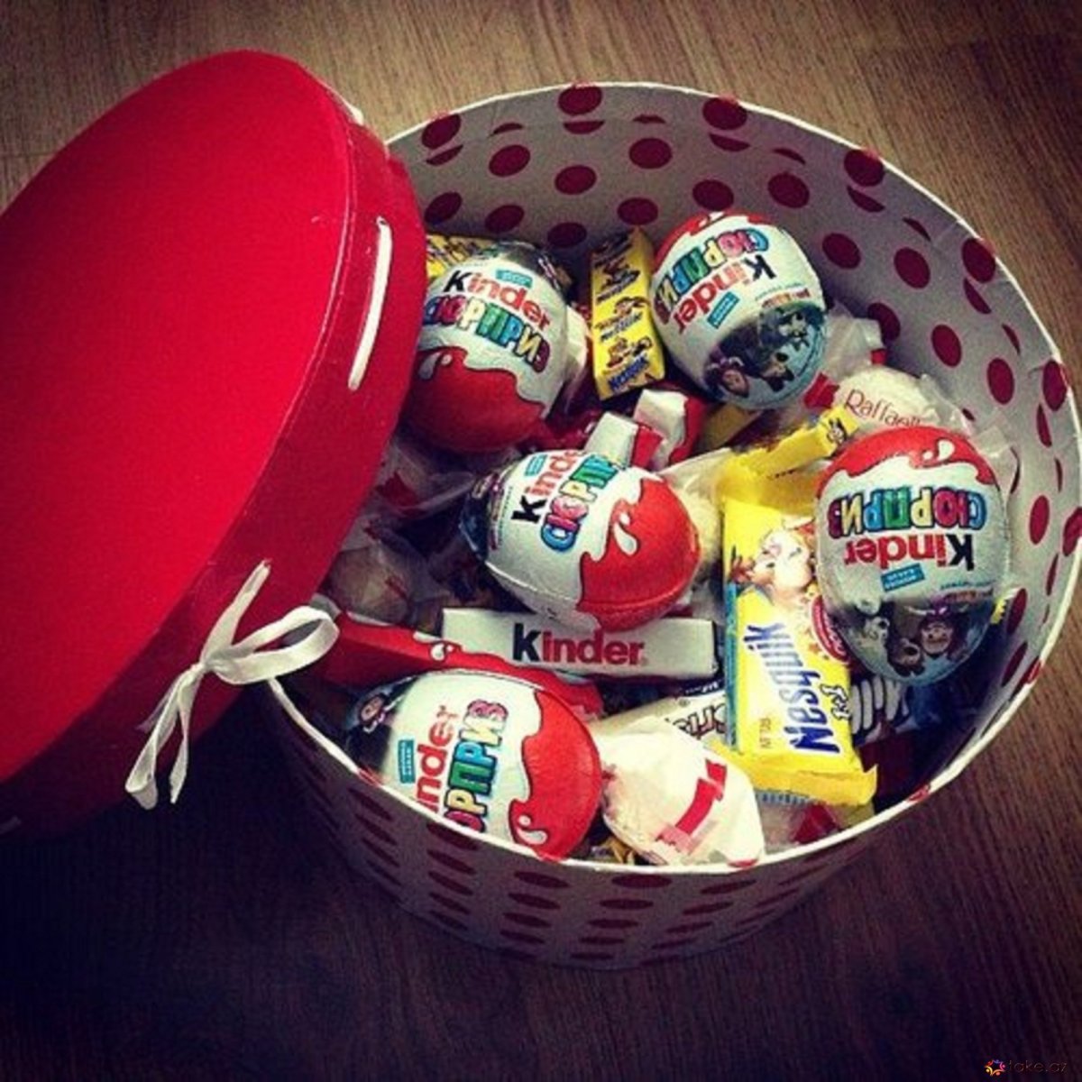 Коробка со сладостями kinder