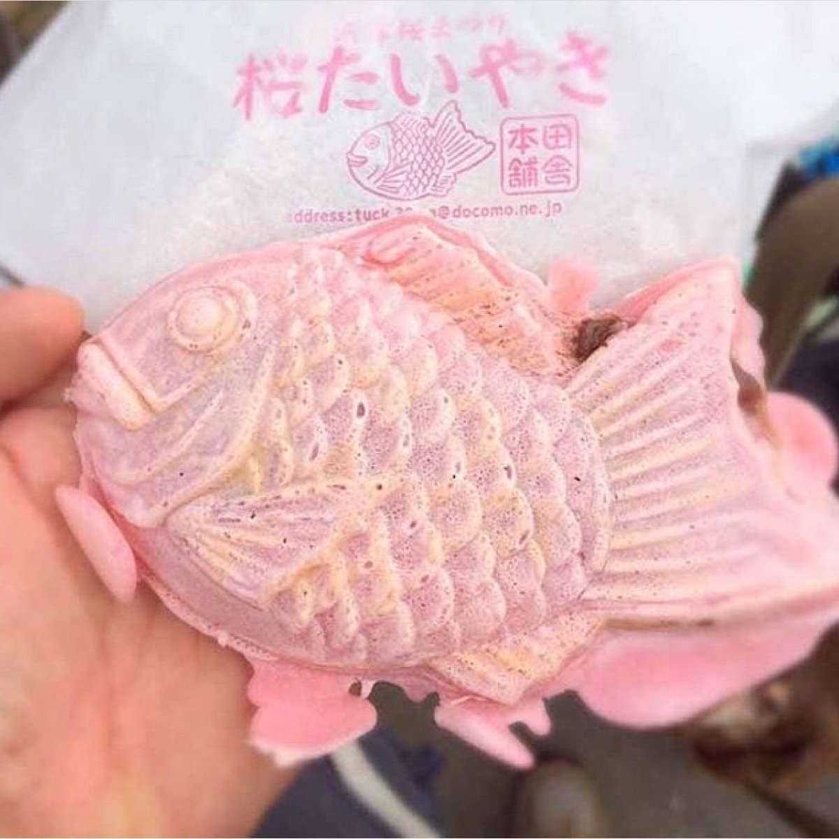 Pink taiyaki
