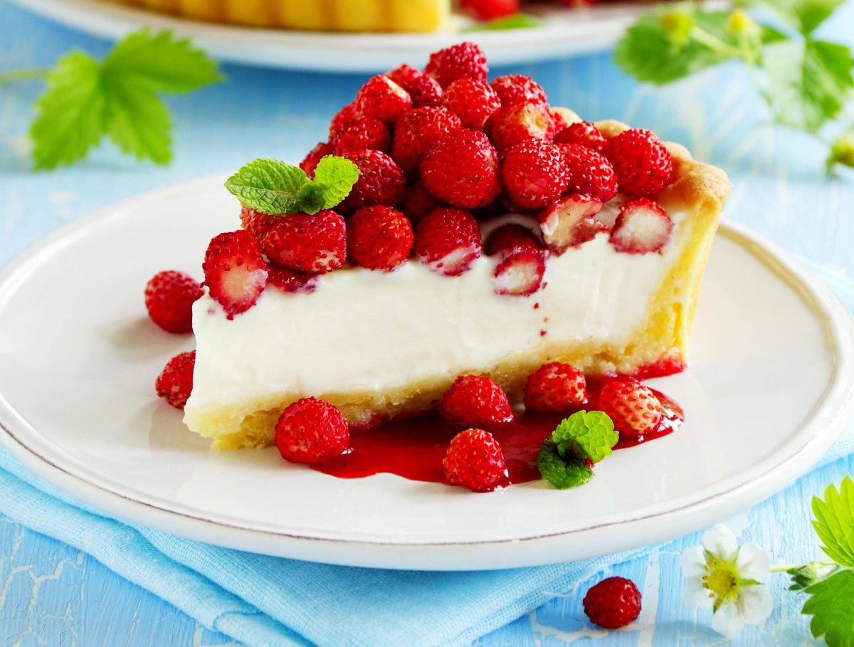 Пирожное с клубникой