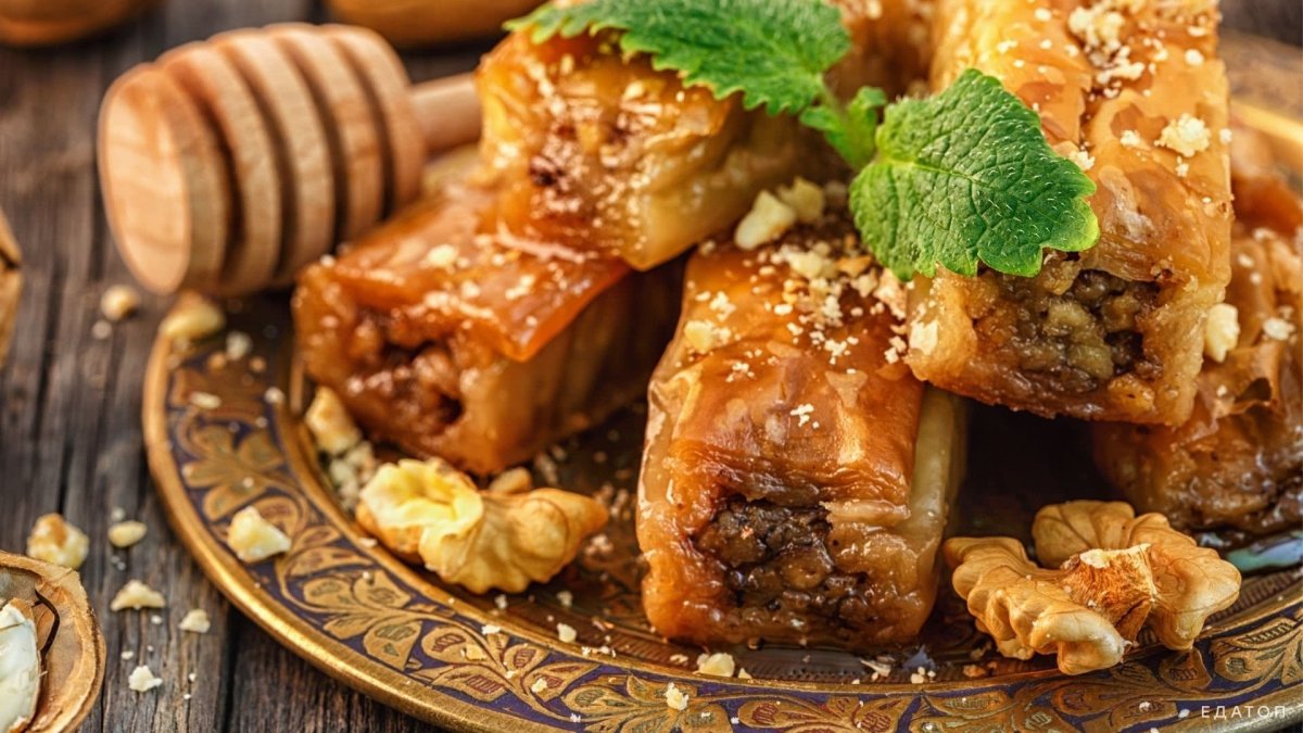 Пахлава с грецким орехом и медом