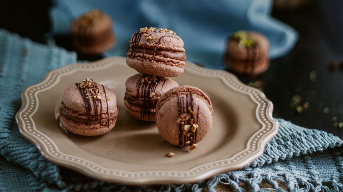 Пирожное макаронс шоколад