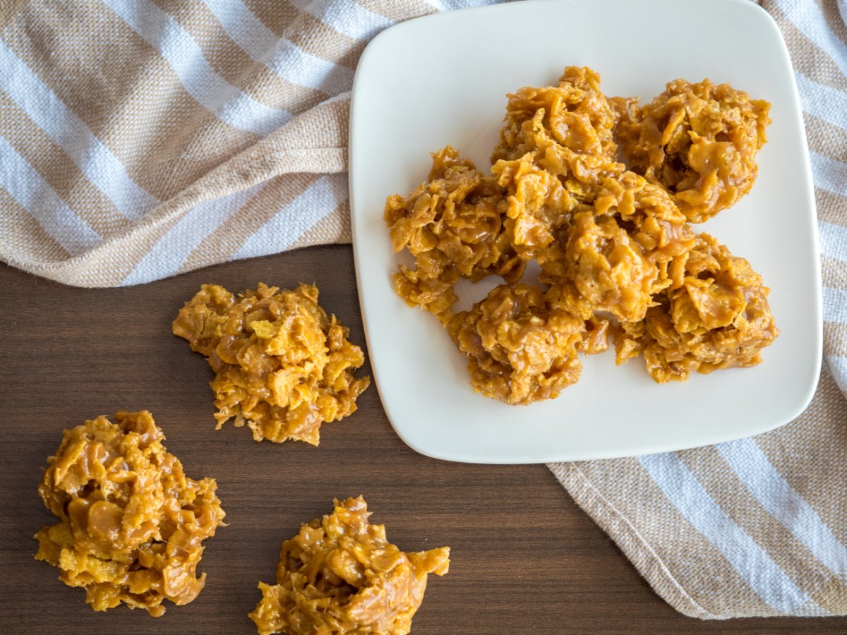Рулет из кукурузных палочек с ирисками