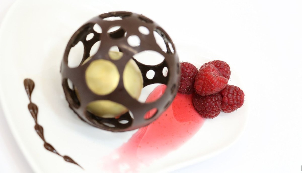 Десерт из шоколадных шариков