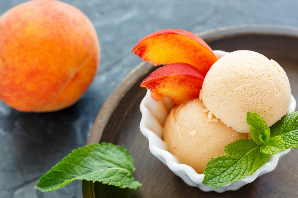 Десерт мельба персик