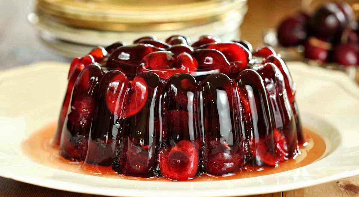 Желе с клубникой