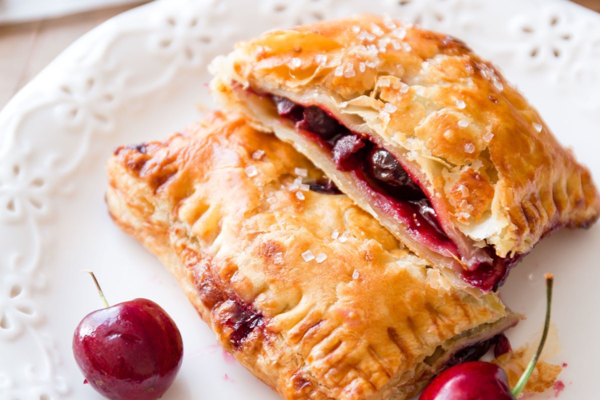 Слойки с клубникой