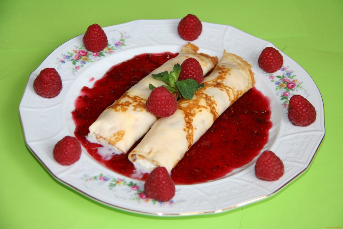 Блинчики с клубникой
