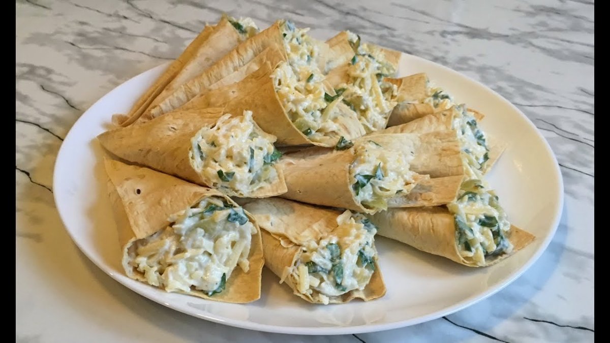 Закусочные слойки рулетики