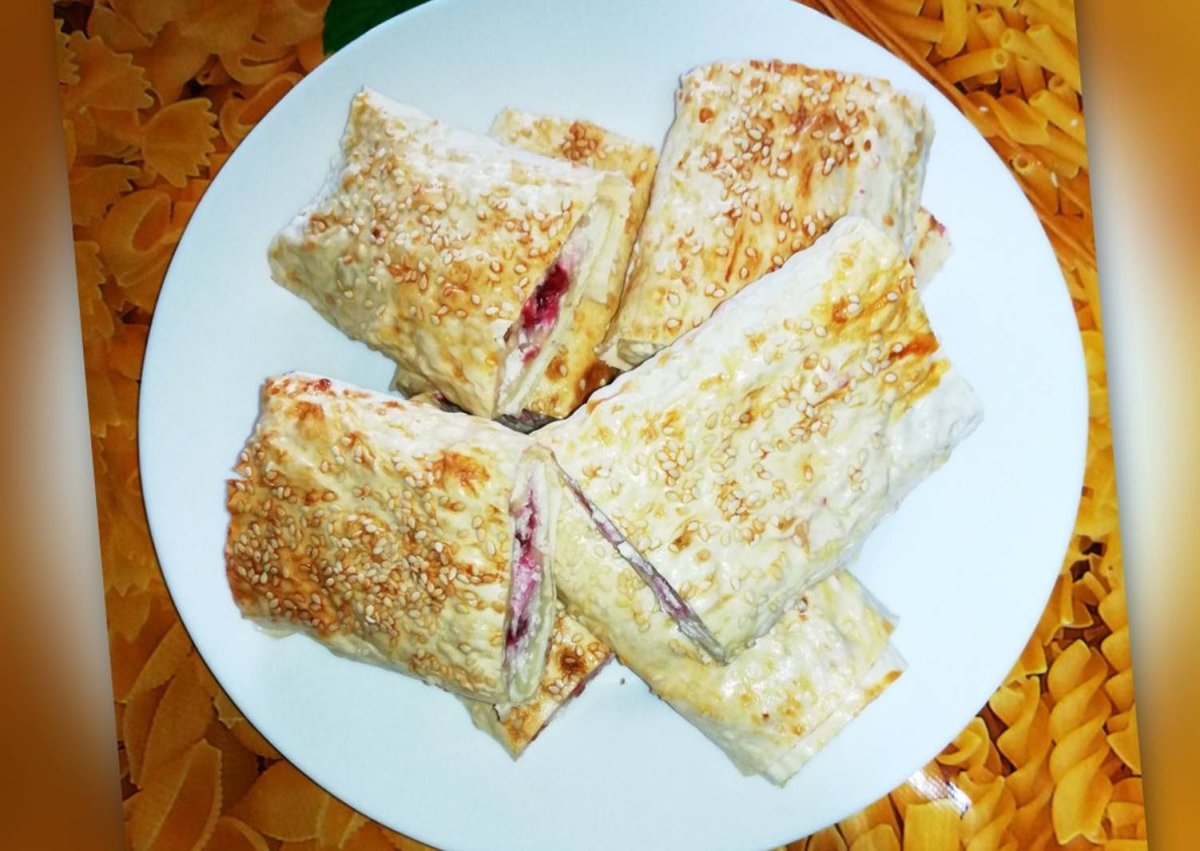Рулетики из лаваша с крабовыми палочками