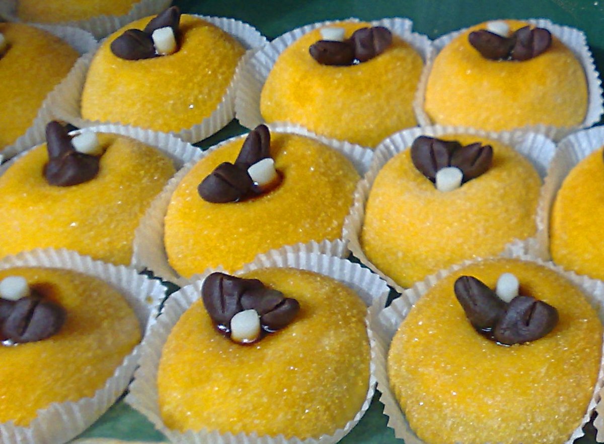 Шоколадный торт с чаем