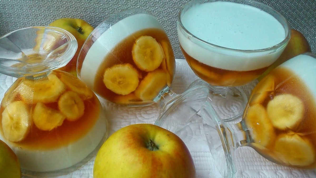 Десерт из желе и сметаны