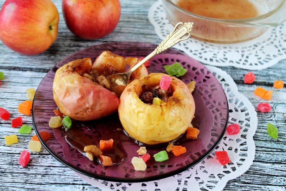 Запеченные яблоки с корицей