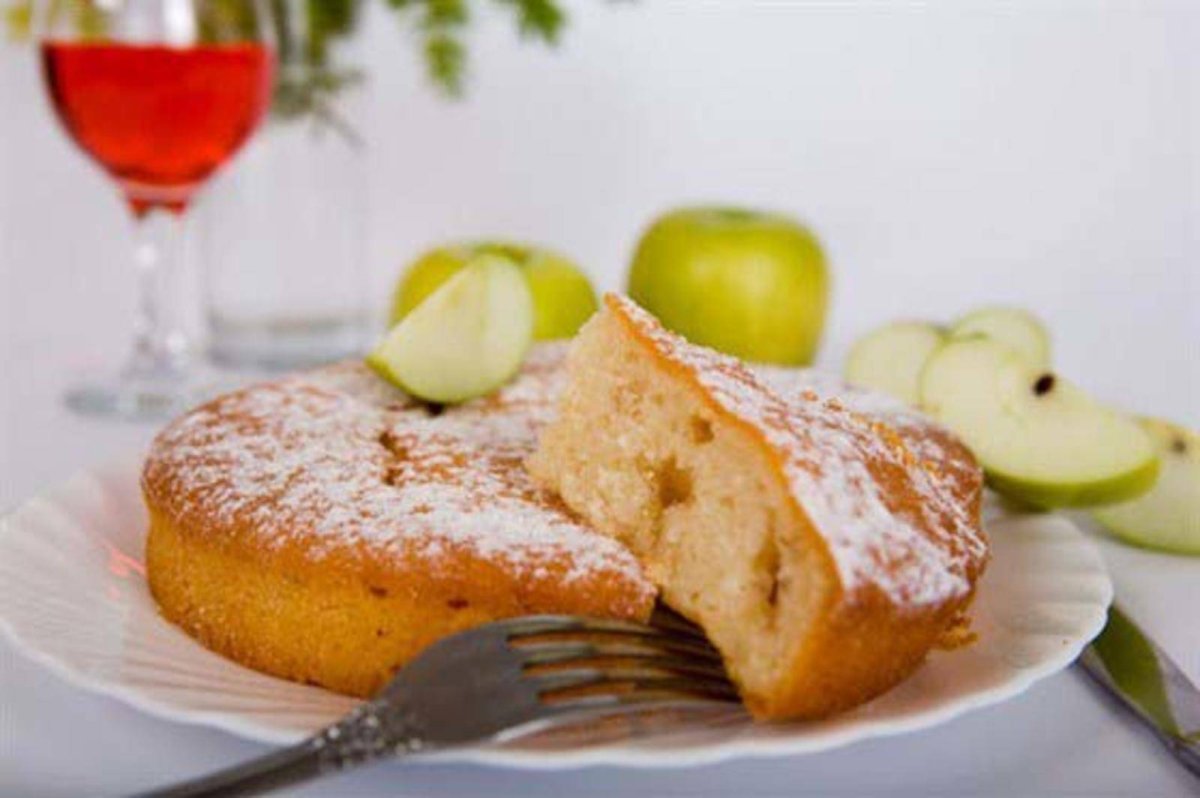 Шарлотка из яблок