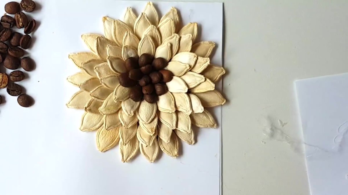 Поделки из тыквенных семечек