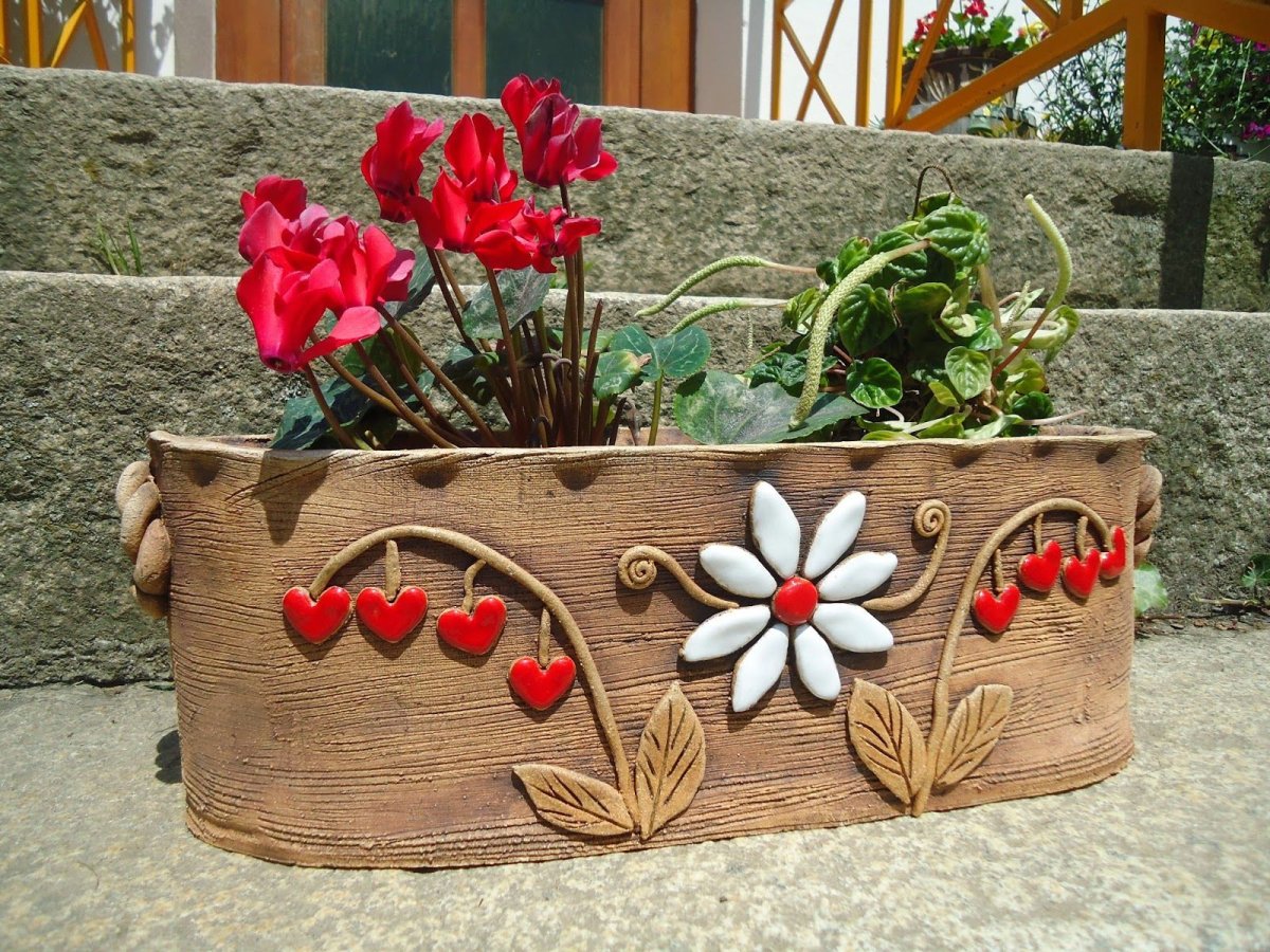 Цветочный горшок из глины