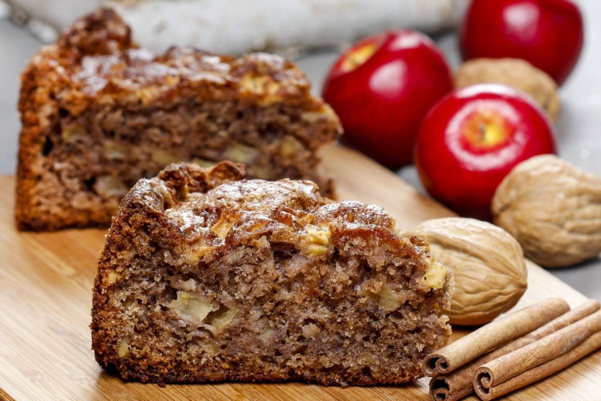 Пирог с яблоками и грецкими орехами