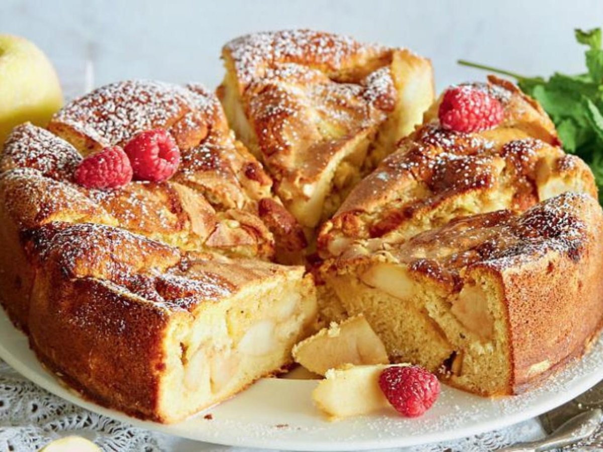 Шарлотка с яблоками Юлии Высоцкой