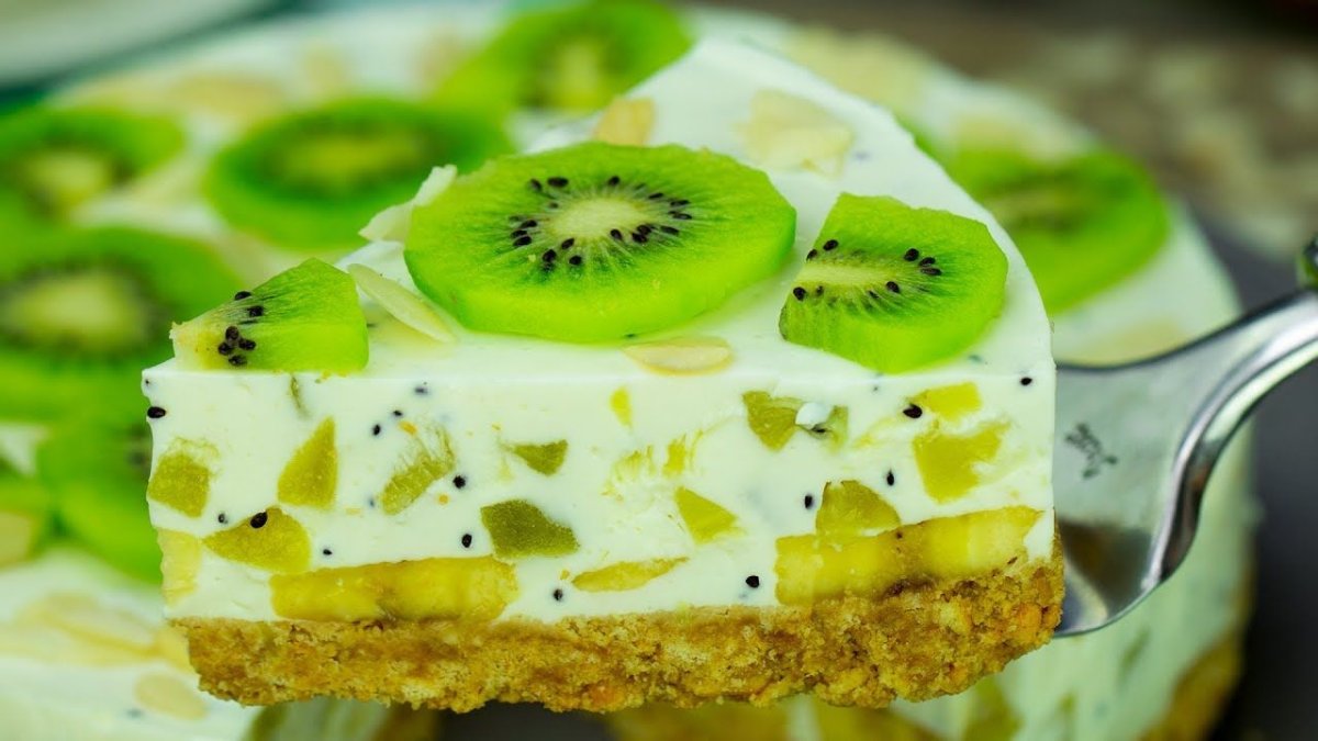 Торт муссовый клубничный чизкейк