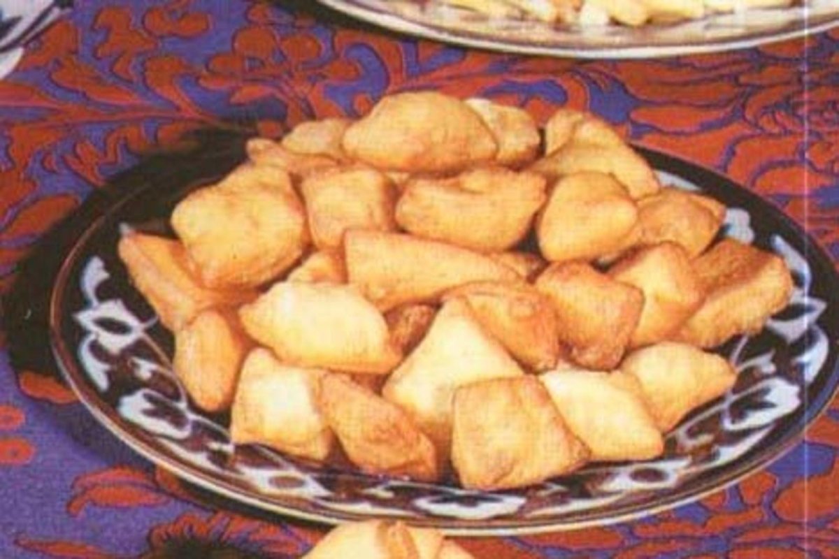Тарелка с сухофруктами и орехами