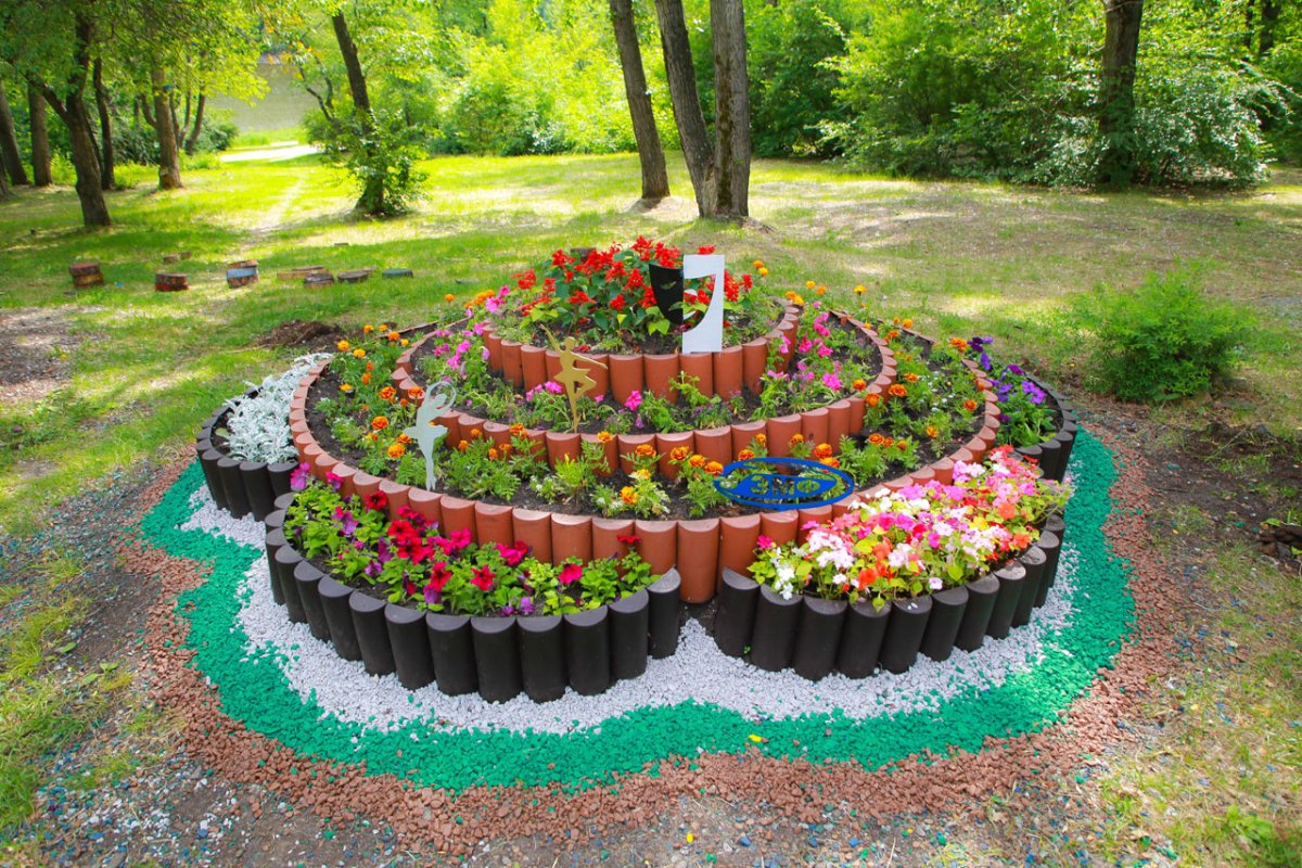 Клумбы в детском саду