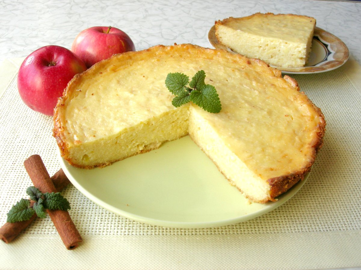Диетическая шарлотка с яблоками