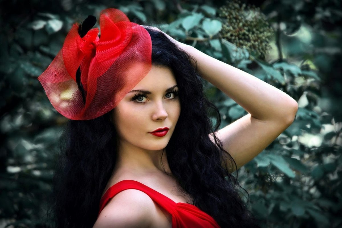 Анна Азарина