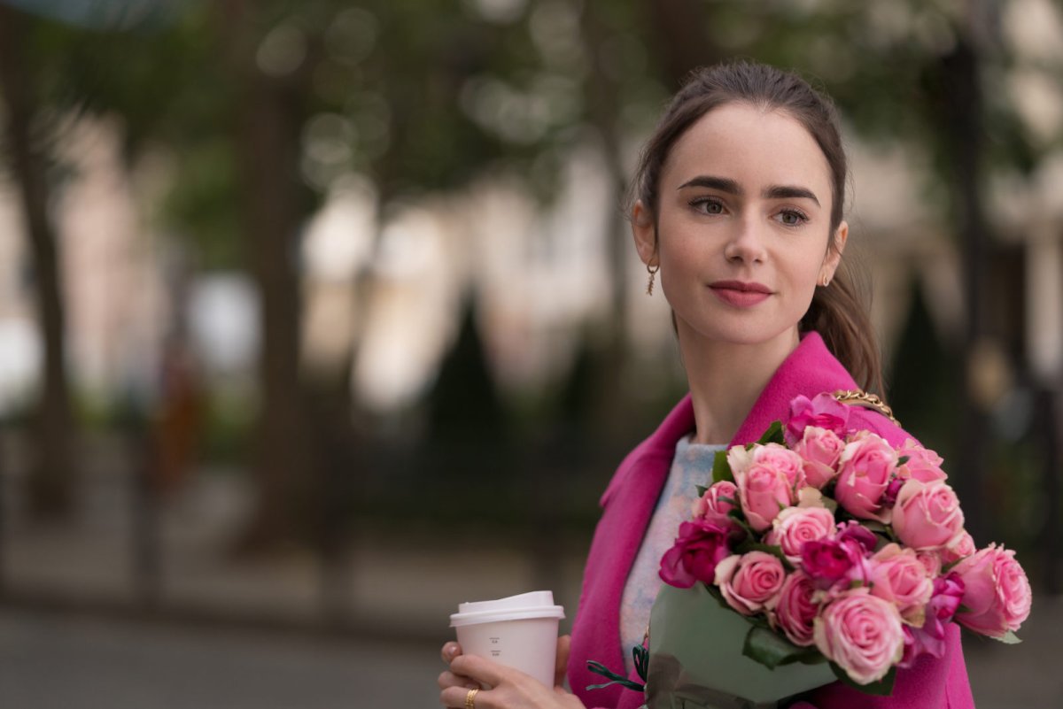 Лили Коллинз Эмили в Париже