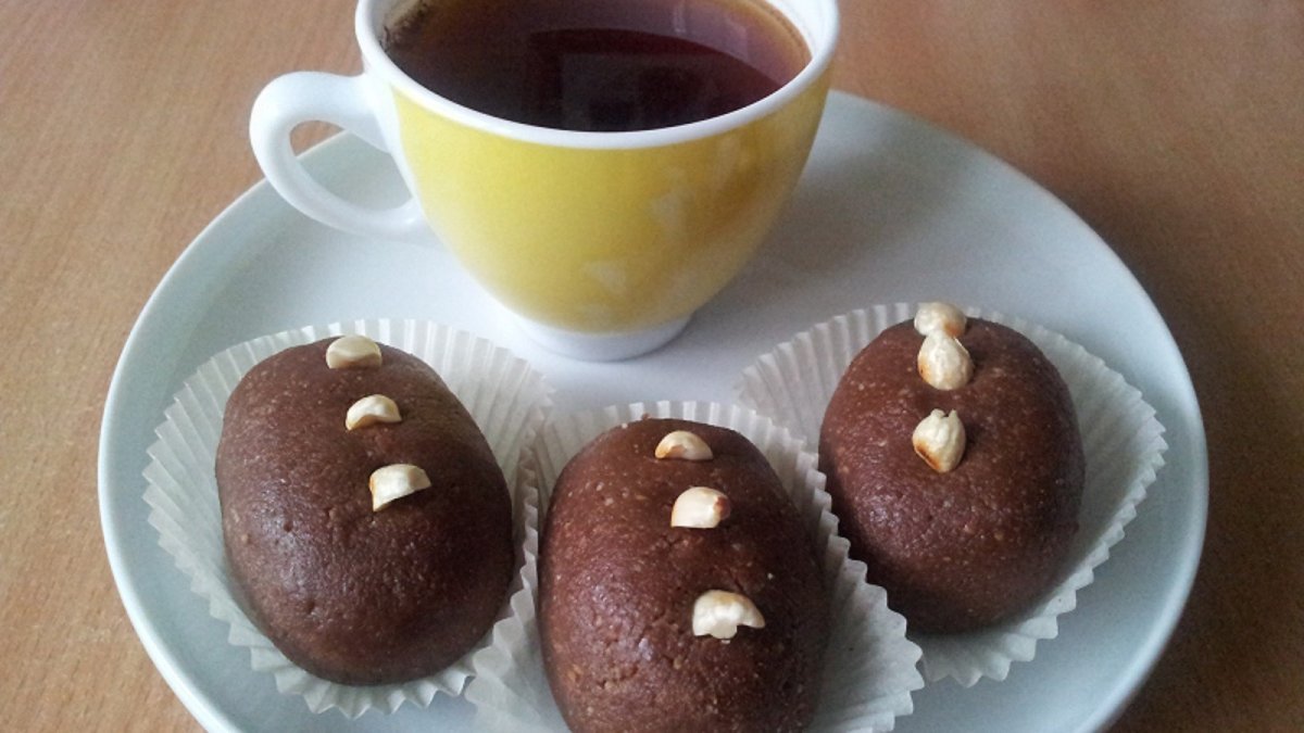 Кофе и пирожное картошка