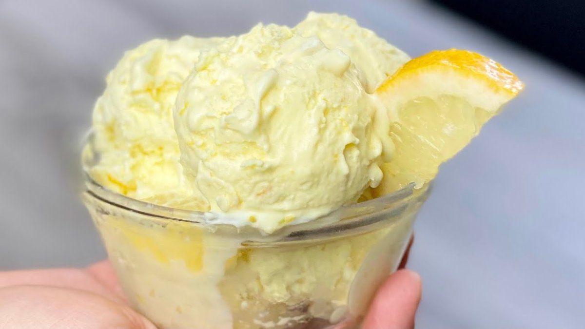 Лимонный пломбир с цедрой лимона и солнечными зайчиками