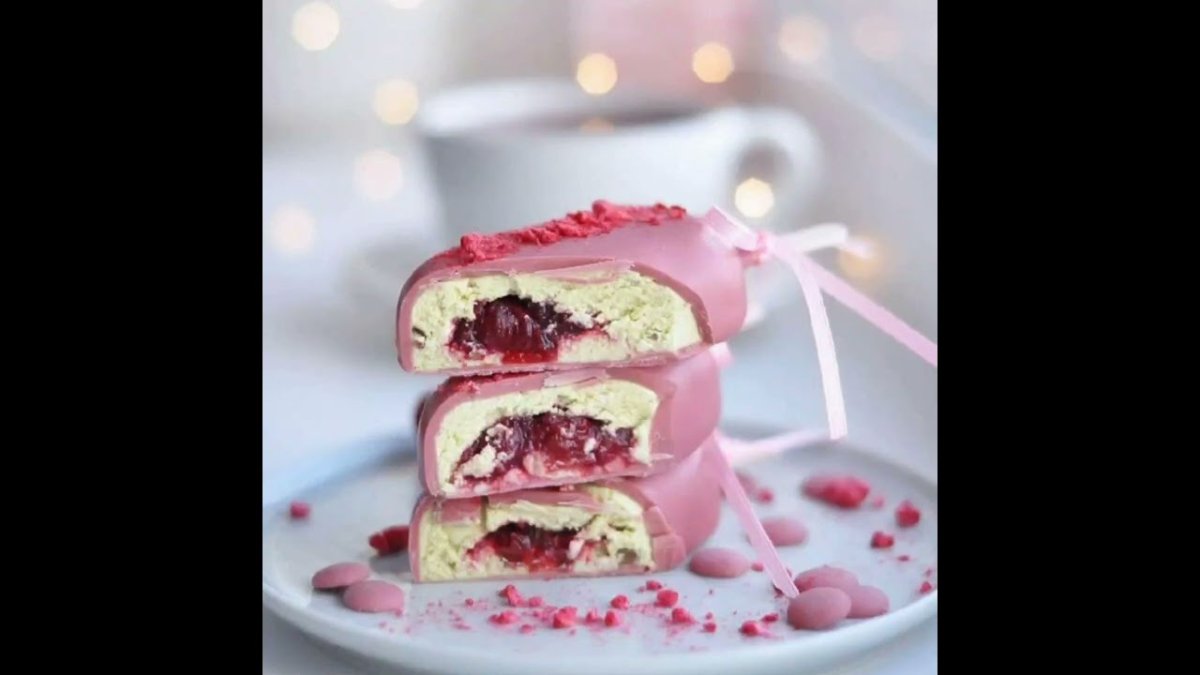Творожный десерт с вишней
