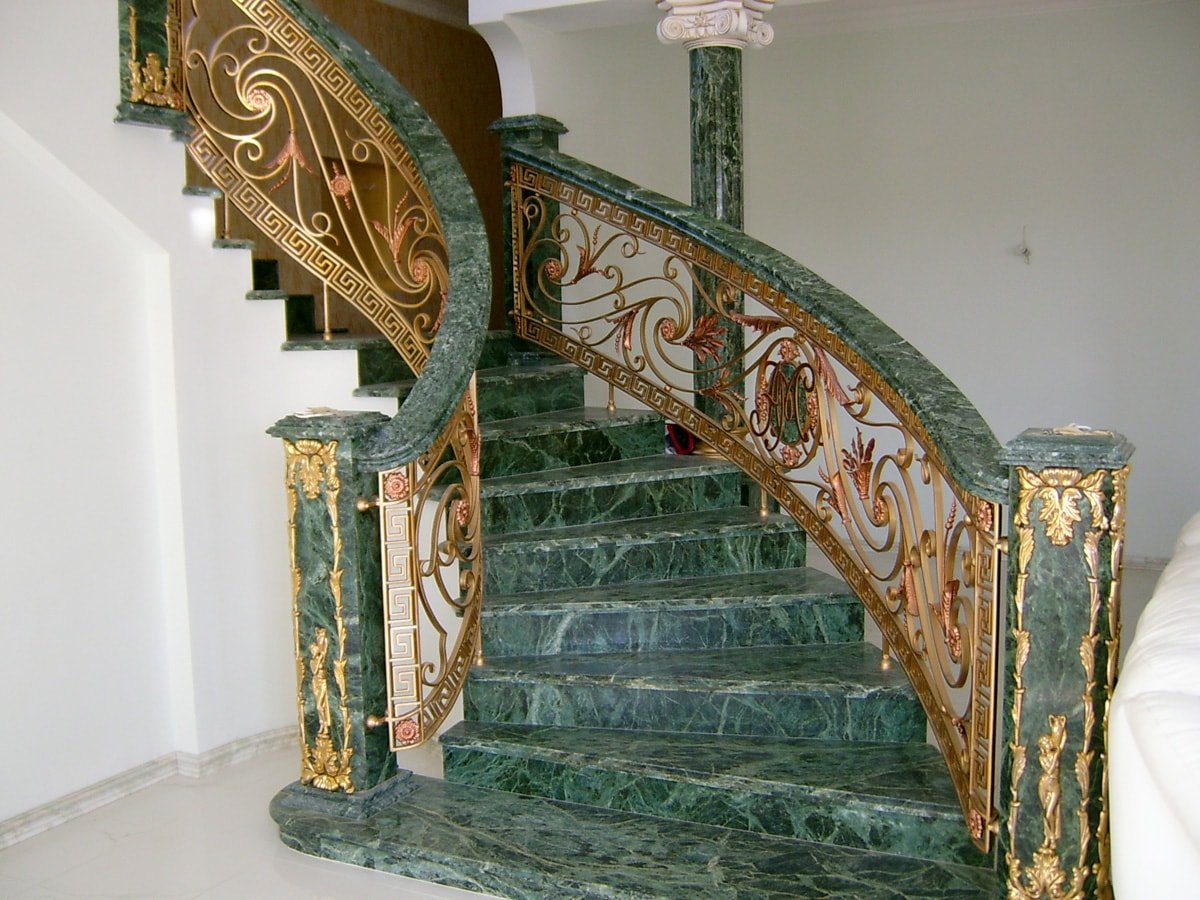 Лестница из мрамора