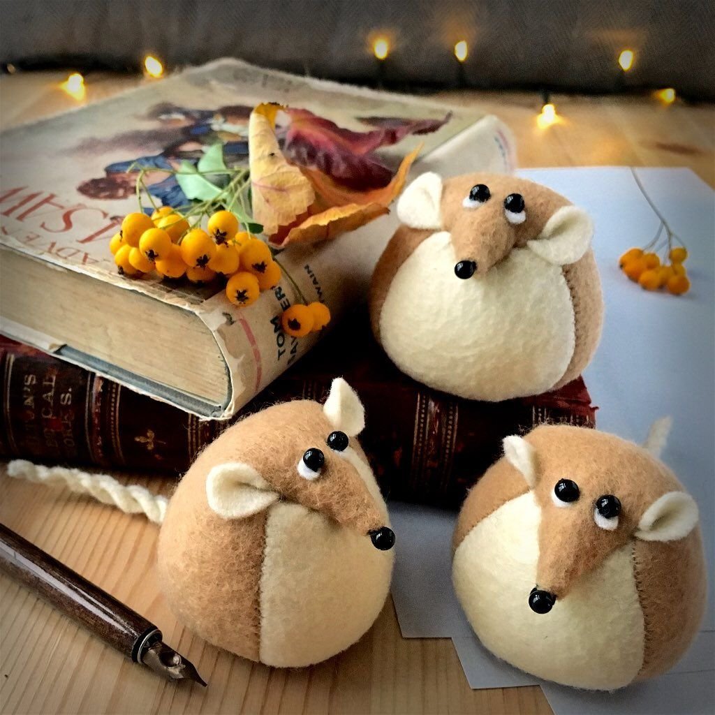 Мышка игольница из фетра
