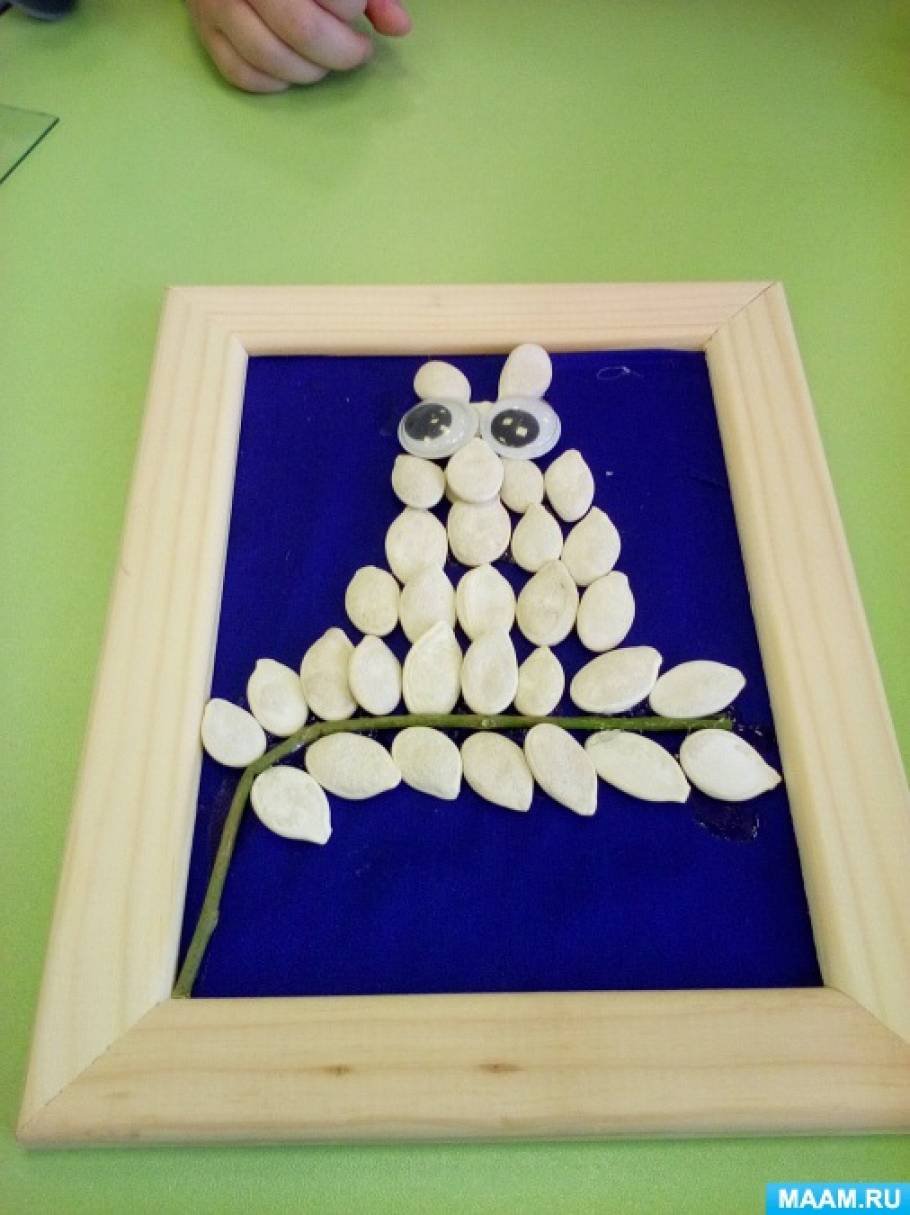 Поделка из тыквенных семечек