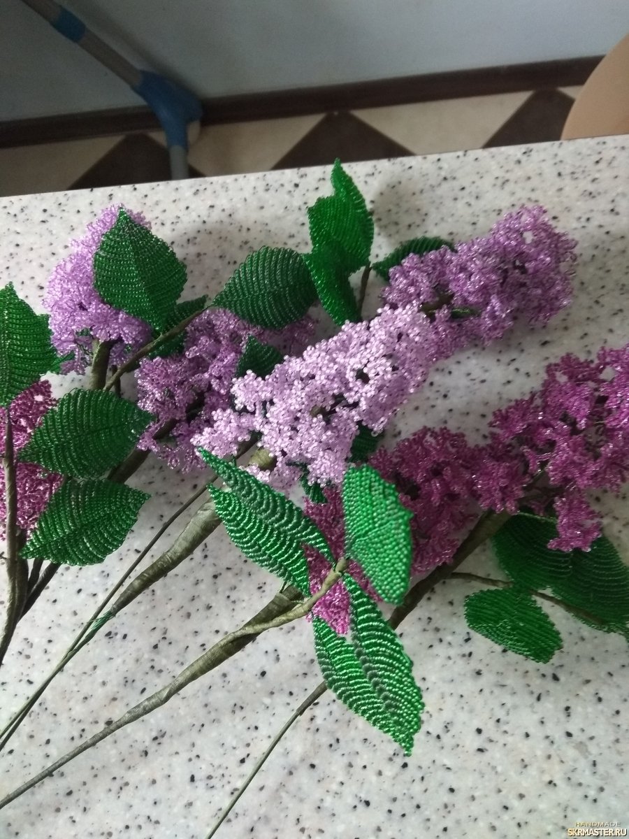 Веточка сирени из бисера