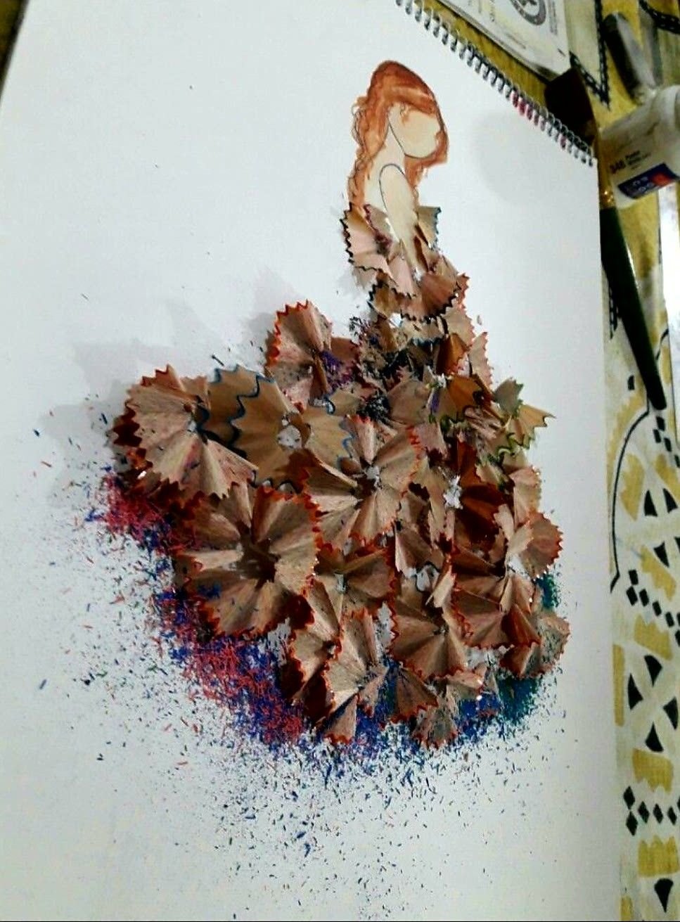 Панно из карандашных стружек