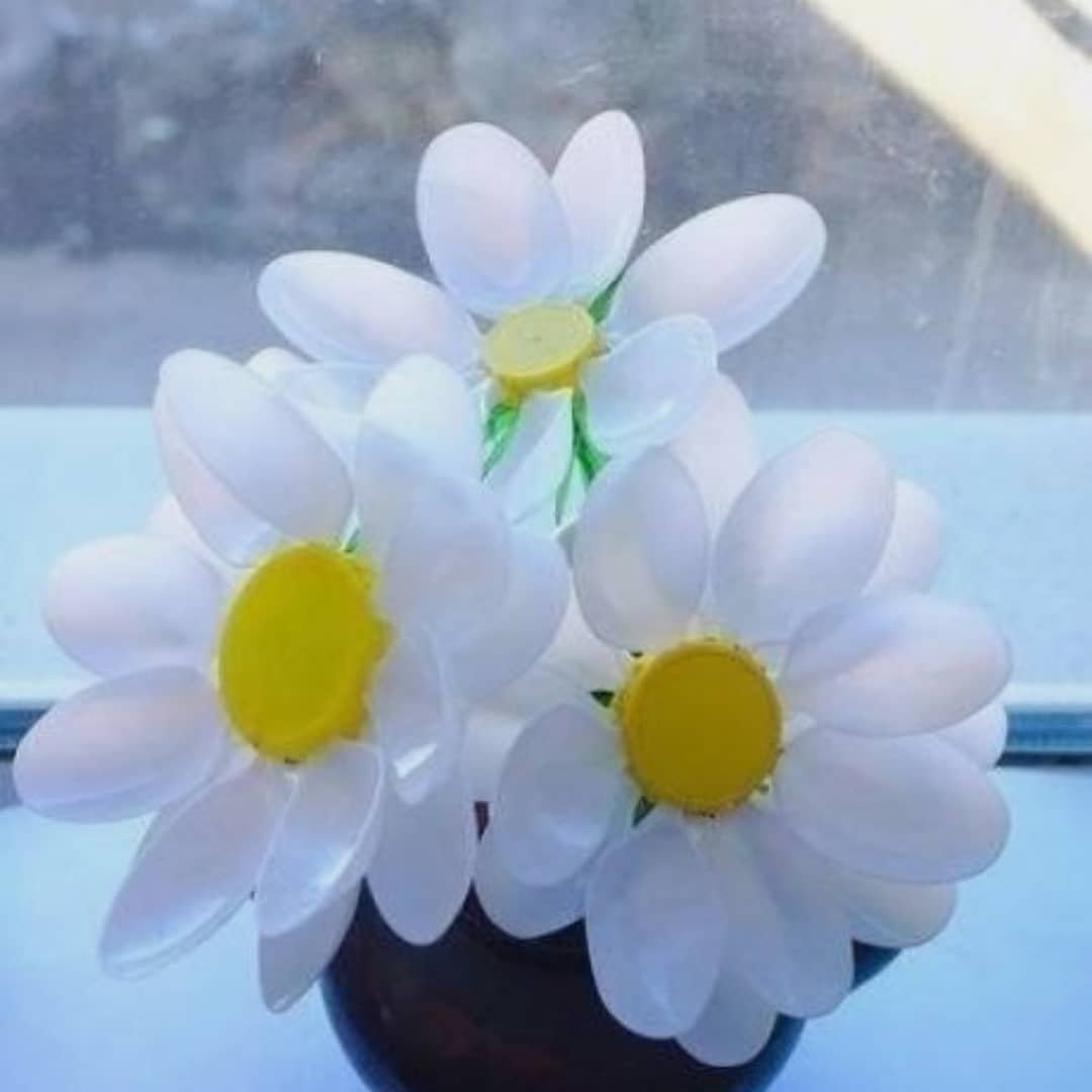 Цветы из пластмассовой