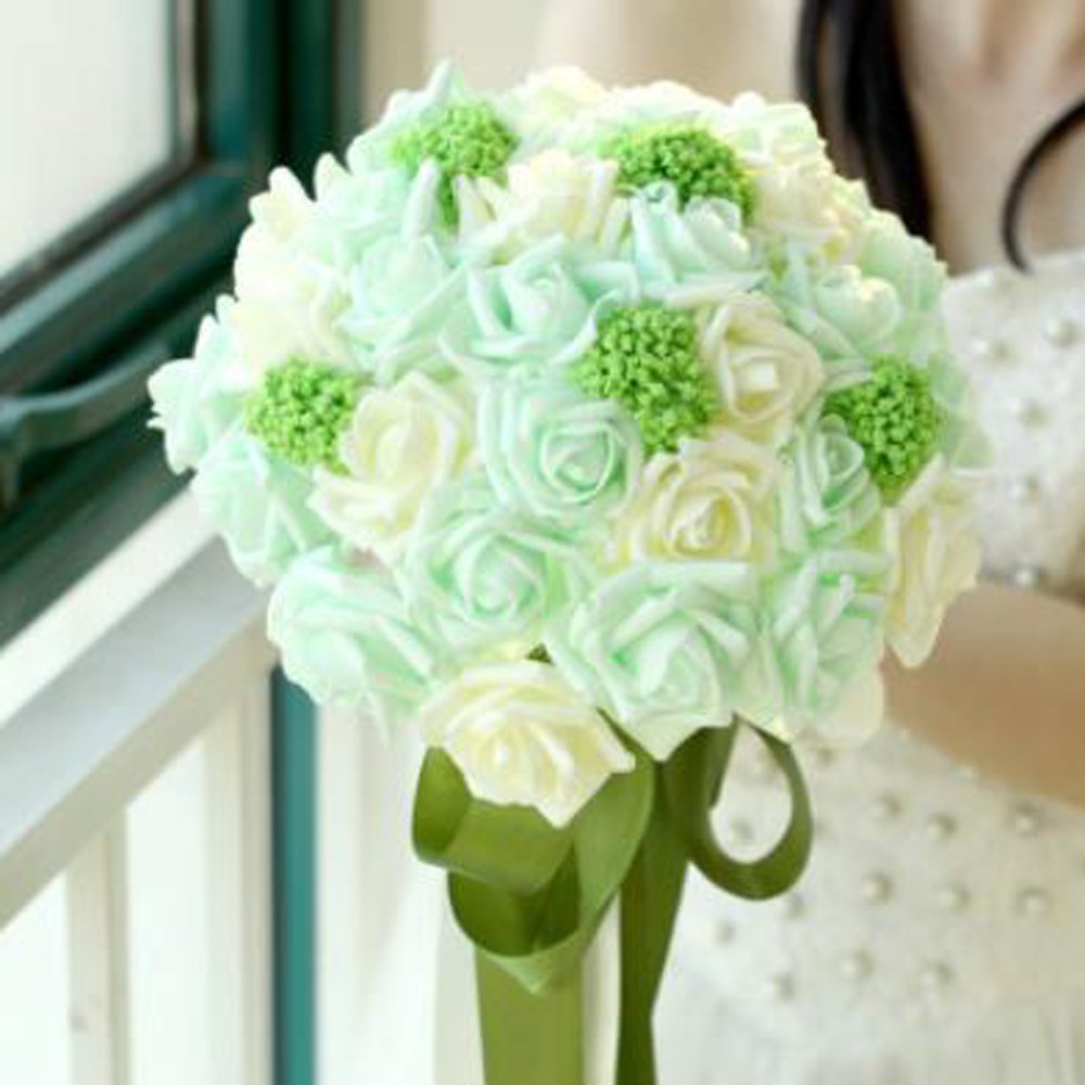 Букет невесты в бело зеленых тонах