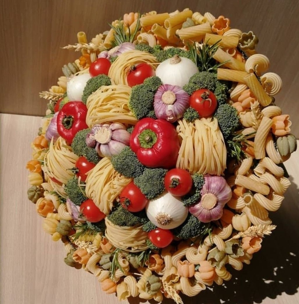 Овощной букет с макаронами