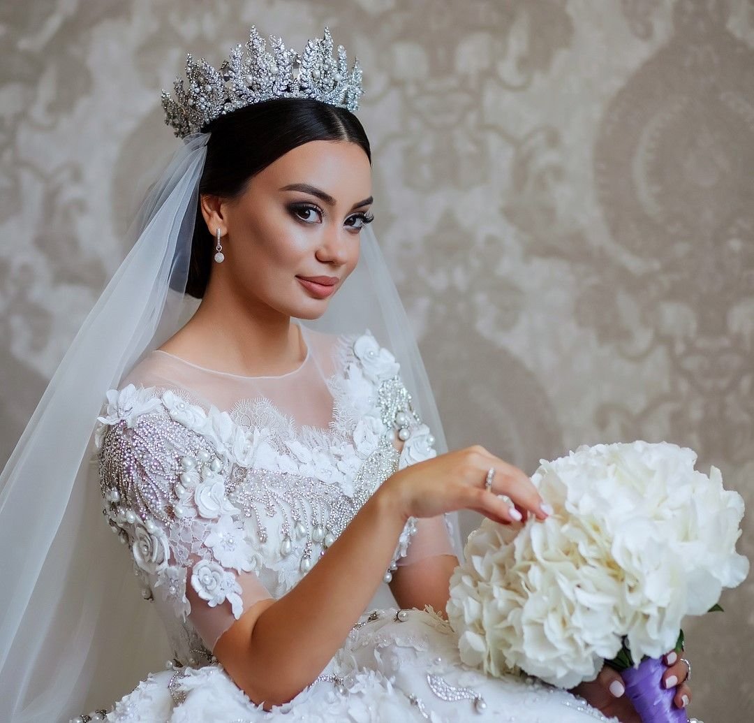 Невеста образ гипюр и диадема