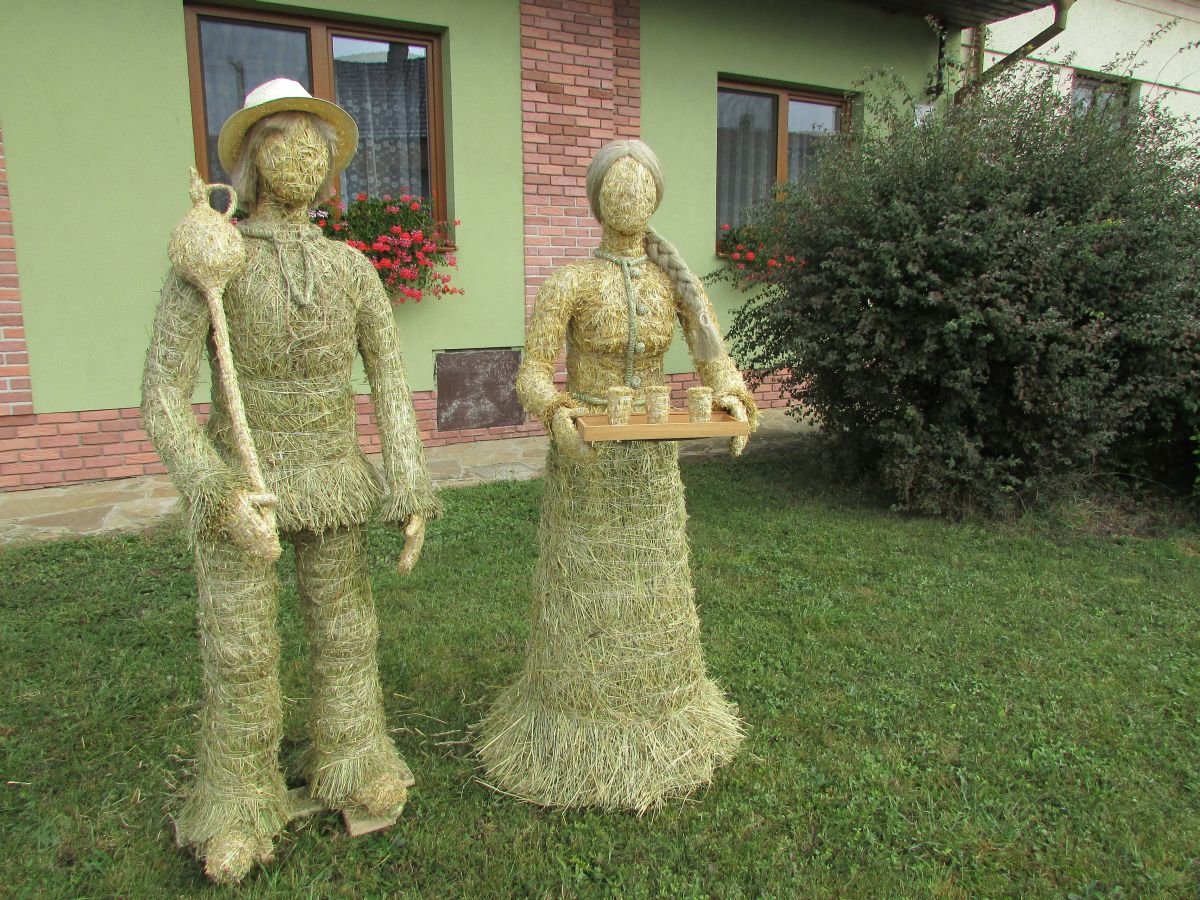 Фигуры из сена
