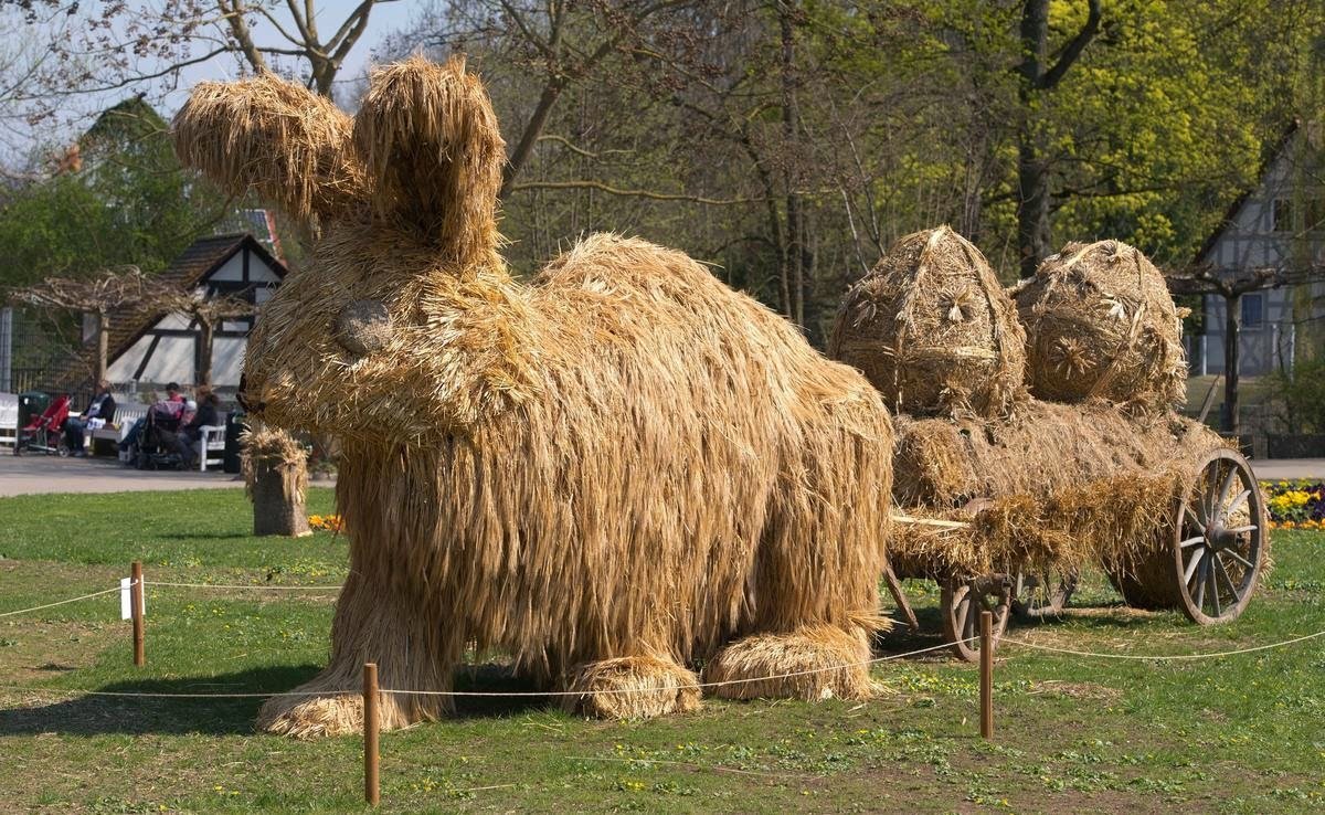 Скульптуры из соломы