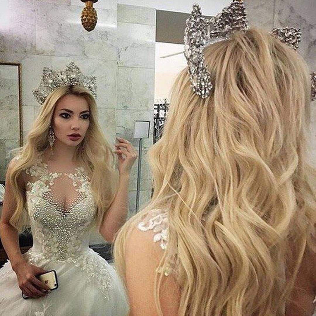 Свадебное платье с короной