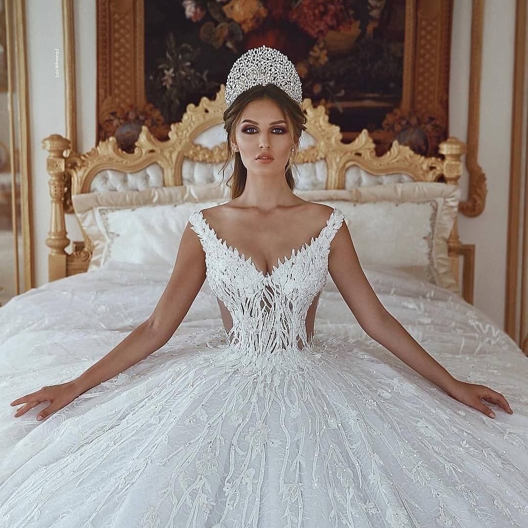Frida Xhoi золотое