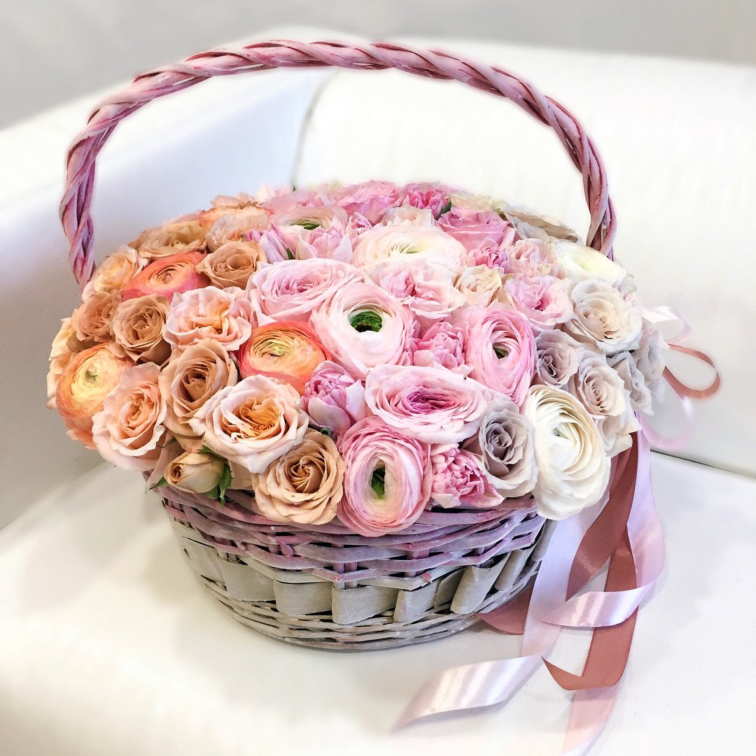 Композиция из ранункулюсов