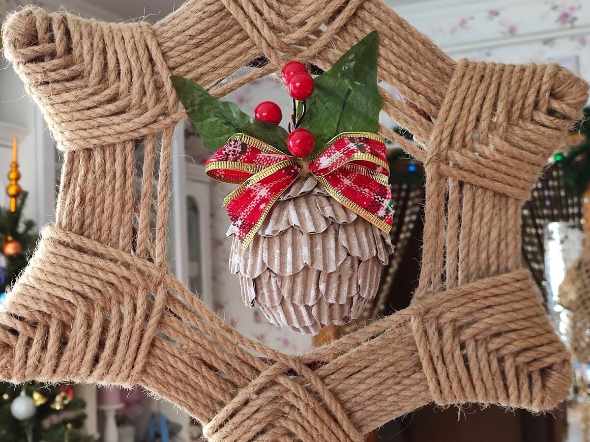 Новогодние поделки из веток