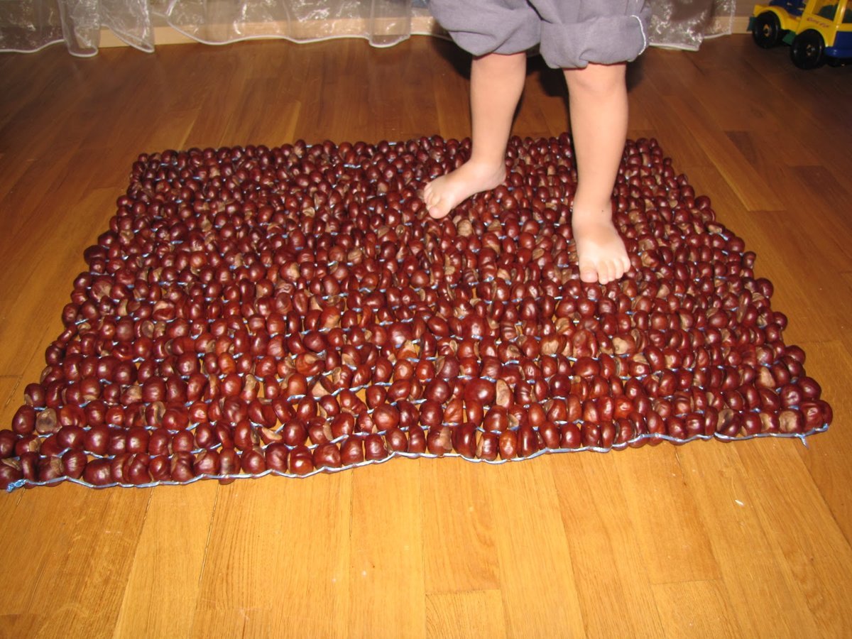 Коврик из каштана